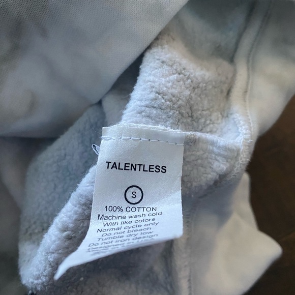 Talentless Cropped Hoodie - Picture 9 of 9